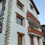 Adventure Apartment *